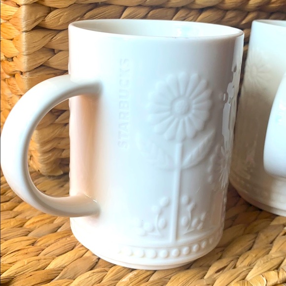 2 VTG Starbucks white embossed sunflower mugs - Picture 8 of 10
